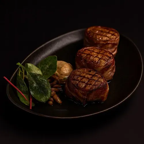 Mușchiuleț de porc în crustă cu bacon