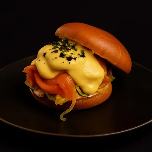 Ou Benedict cu somon