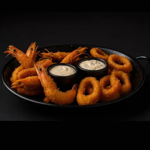 Platou cu inele de calamari și creveți Tempura