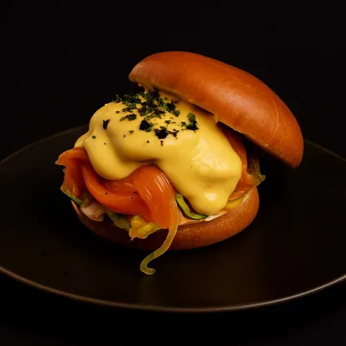 Ou Benedict cu somon