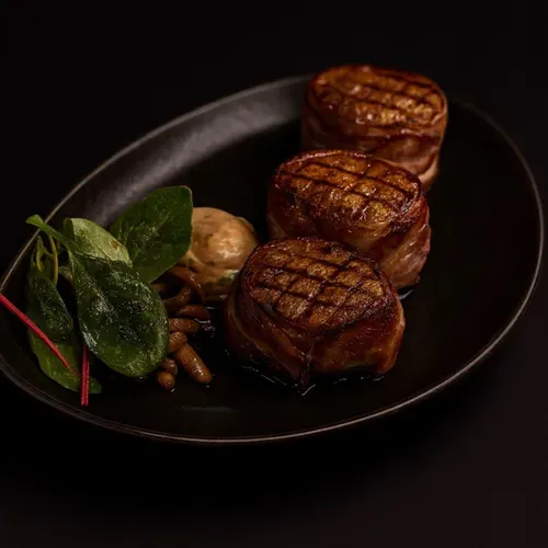 Mușchiuleț de porc în crustă cu bacon